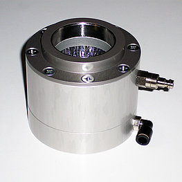 Device for oiling the lateral and front surfaces of a component.